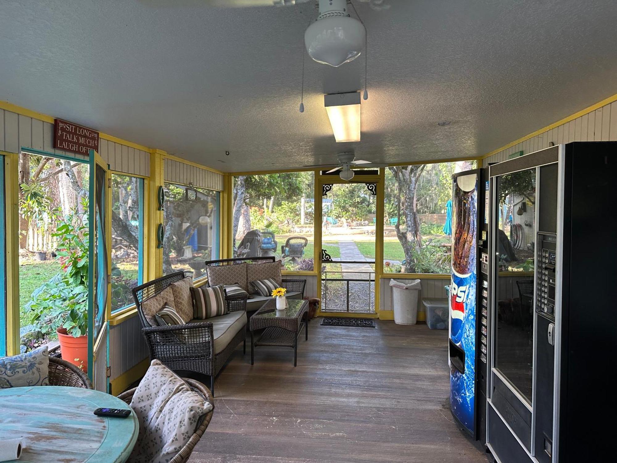 Nature Coast Inn & Cottages Inglis Экстерьер фото